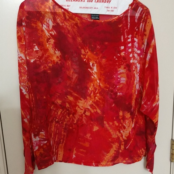 Red top - Picture 1 of 2